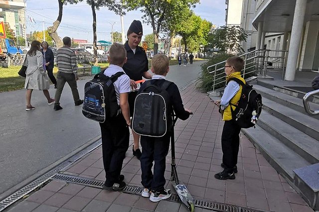 Двенадцатилетняя девочка получила тяжелые травмы, попав под машину на Уралмаше (ФОТО)