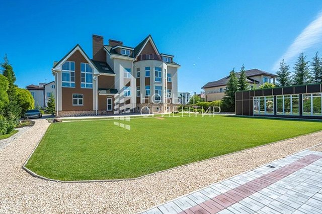 В Екатеринбурге продают дом почти за 100 миллионов рублей