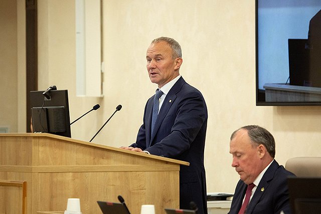 На руке свердловского вице-губернатора заметили часы стоимостью в квартиру