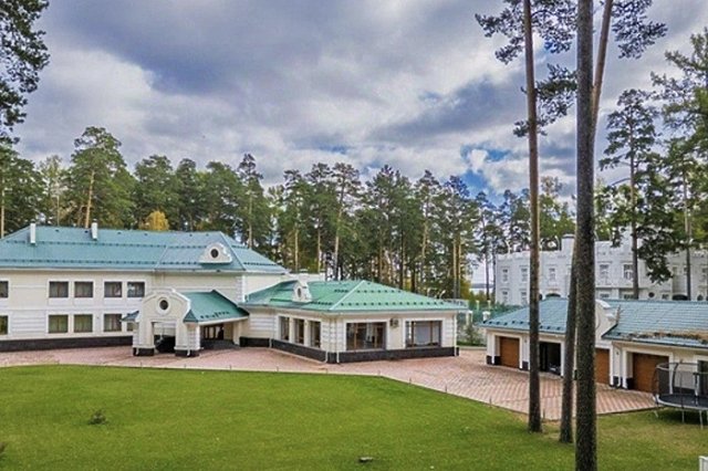 Около Екатеринбурга продают роскошную усадьбу за 200 млн рублей