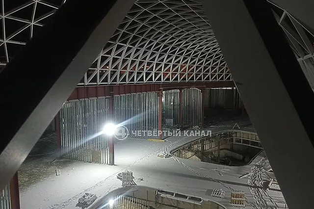 Подростки-руферы пробрались в недостроенный «Золотой» автовокзал на Ботанике