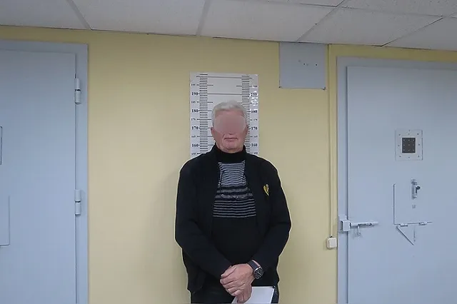 В Кольцово задержали москвича, который не смог дотерпеть и тайно покурил в самолете