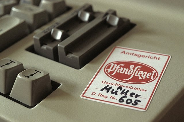 США используют устаревшую технику и дискеты для управления ядерным оружием