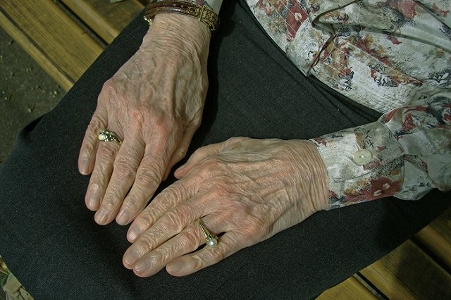 В Арамили мошенник отжал у бабушки квартиру. Прокуратура вернула жильё