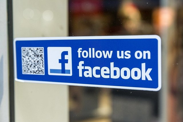 Модератор контента подает в суд на Facebook за психическую травму