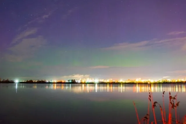 Что случилось? Екатеринбуржец снял озаренное светом небо