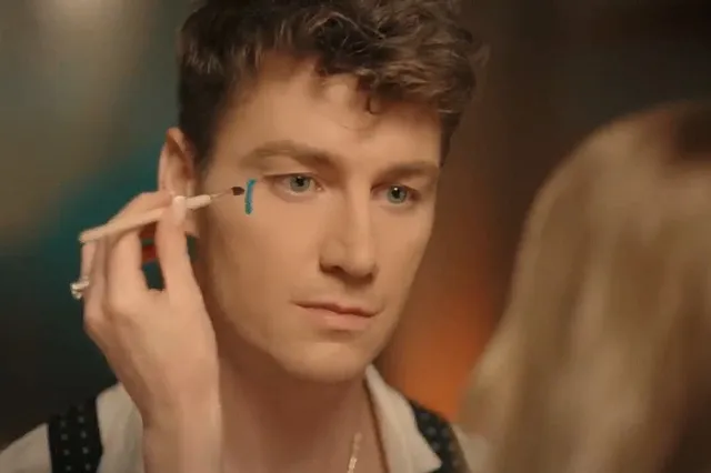 Сторонницы макияжа ополчились на певца Алексея Воробьева