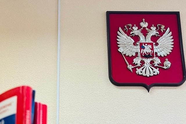 В ЗАТО Лесной будут судить инспектора ДПС, взявшего взятку окном