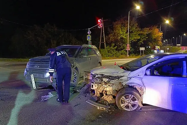 Два пьяных водителя столкнулись на перекрестке в свердловском городе