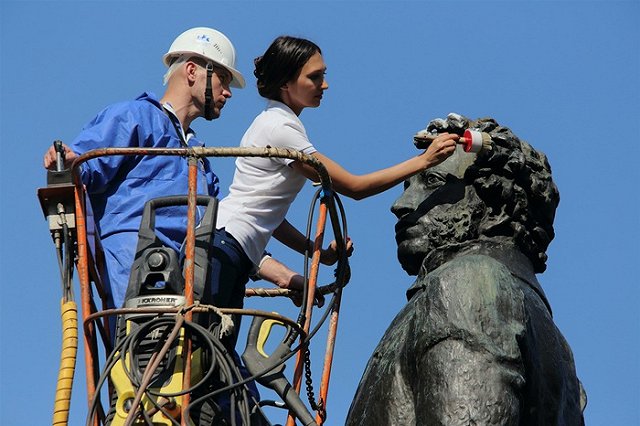 Facebook забанил известного журналиста за стихотворение Пушкина