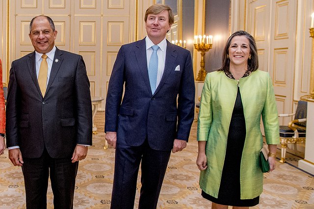 Король Нидерландов тайно подрабатывает вторым пилотом на пассажирских самолетах