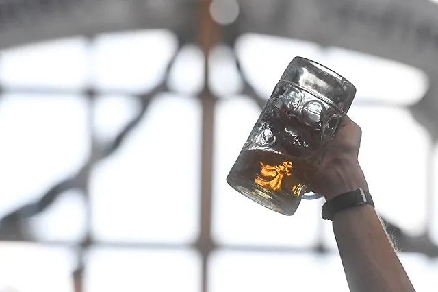 Сотрудников опасных предприятий на Урале проверят на скрытый алкоголизм