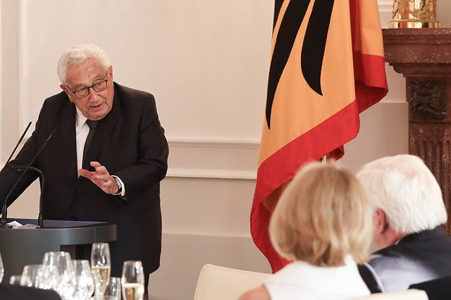 The Daily Beast: Генри Киссинджер убеждал Трампа сотрудничать с Россией