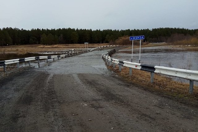В Ирбите из-за подтопления ограничено движение на некоторых участках дороги