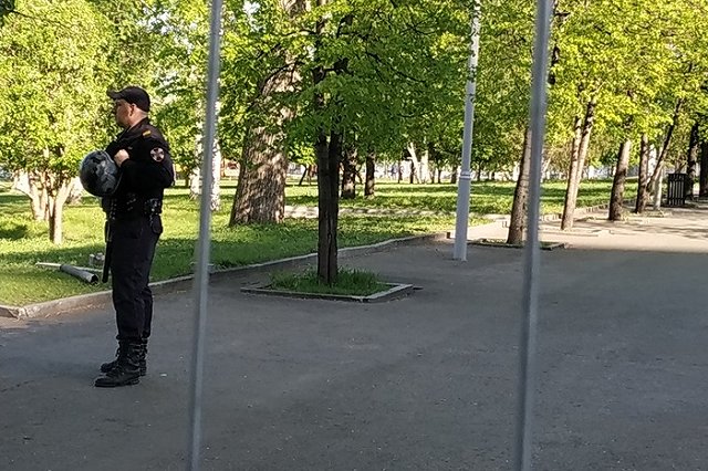 В соцсетях пытаются защитить молодую девушку, третируемую соседом с зоны