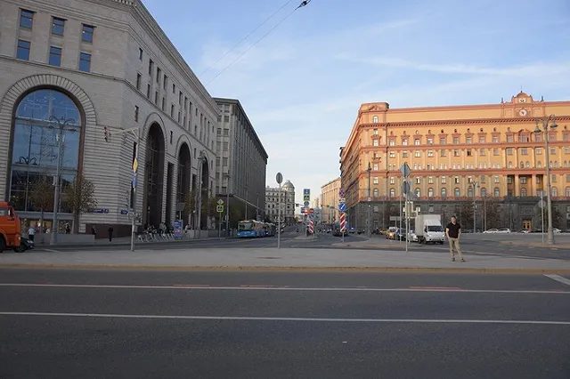 Офицера ФСБ уволили за использование смартфона