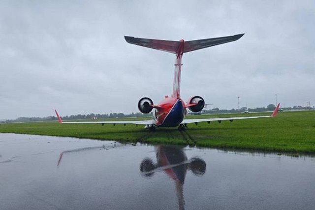 Росавиация завершила расследование инцидента в Кольцово с выкатыванием самолета с ВПП