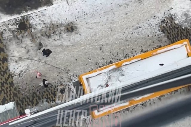 Возле ТРЦ Veer Mall девушка выпала с балкона и разбилась насмерть