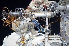 Китайских космонавтов хотят кормить червями со специями