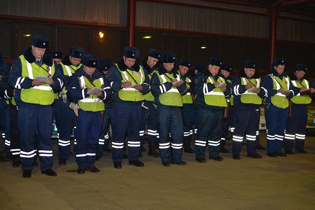 На Урале сотрудник ГИБДД остановил гонщика своим Jaguar XS, а затем избил