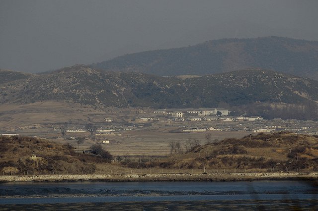 WSJ рассказала о жизни КНДР за счет «контрабанды сигарет»