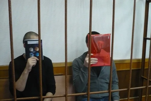 В Екатеринбурге начали судить таксиста, привезшего на Урал друга-наркодилера