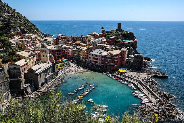 Туристов начнут штрафовать за ношение шлепанцев и сандалий в итальянском парке