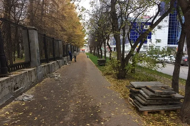 В дендрарии на 8 Марта начали ремонт ограды