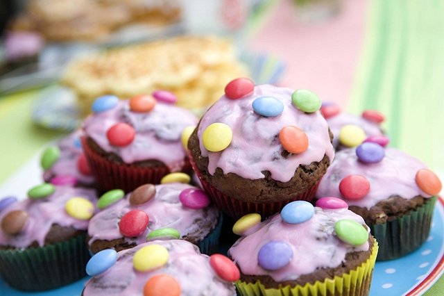 Милонов предложил ограничить в России продажу детского шампанского