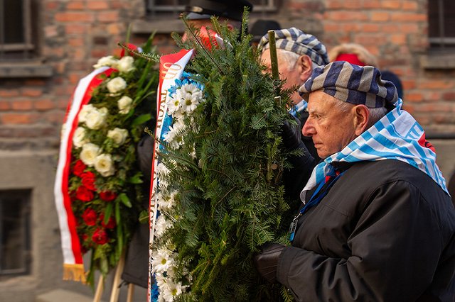 Сестра жертвы Холокоста назвала фотографии освобождения Освенцима подделкой