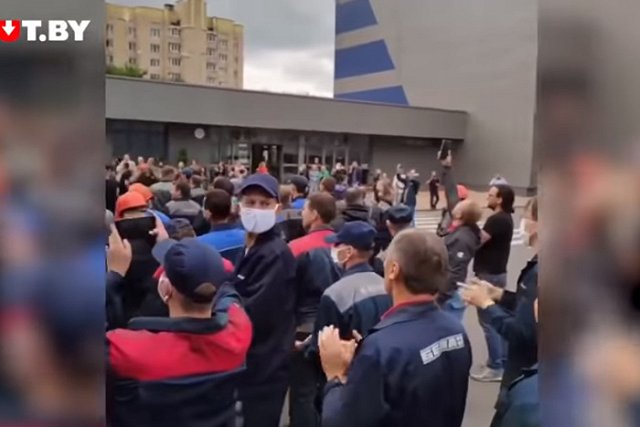 Сергей Шнуров посвятил стихи участникам забастовки на БелАЗе