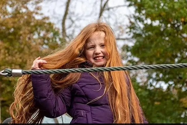 Мать раскрыла трудности жизни с ребенком с 70-сантиметровыми волосами