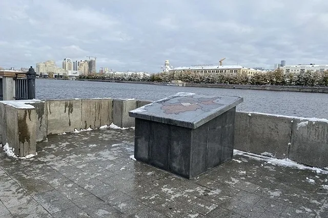Власти Екатеринбурга объяснили, что означает гранитная карта в центре города