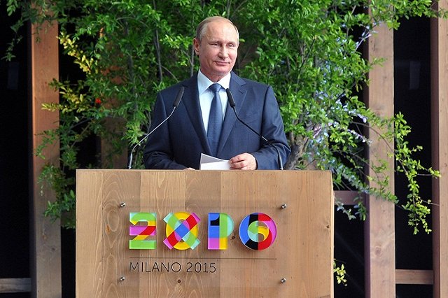 Итальянский депутат пришёл в Европарламент в футболке с изображением Путина