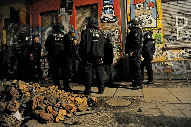 Мигранты в Берлине изнасиловали девочку из семьи российских немцев