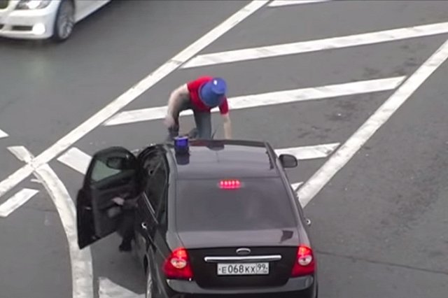 Россия попросит Чехию экстрадировать лидера арт-группы «Война» Воротникова