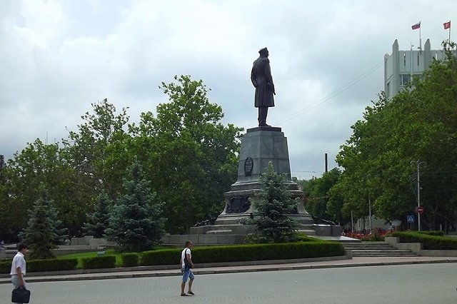 Двух чиновников крымского правительства уволили за майнинг биткоинов