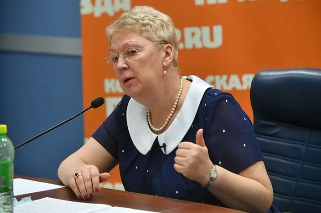 Глава Минобрнауки призвала получать первое высшее образование в России