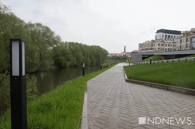 Набережную Исети возле «Косого дома» открыли для пешеходов