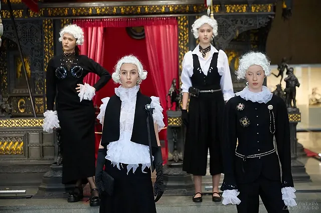 В Каслинском павильоне Екатеринбургского музея ИЗО прошел показ модной коллекции