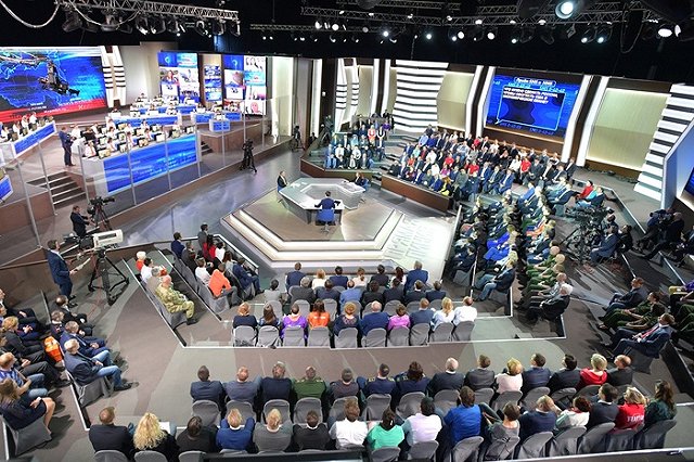 Песков рассказал о «выпадах» в адрес президента во время прямой линии