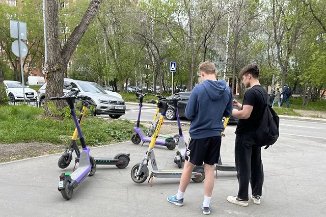 В Екатеринбурге вводятся новые правила для самокатчиков. Рассказываем о них