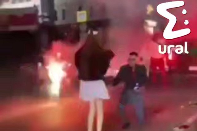 Екатеринбуржцы ополчились на пару, перекрывшую улицу Царскую ради эффектного предложения