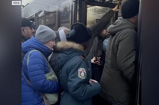 Жители Екатеринбурга устраивают давки в автобусах их-за отсутствия трамваев