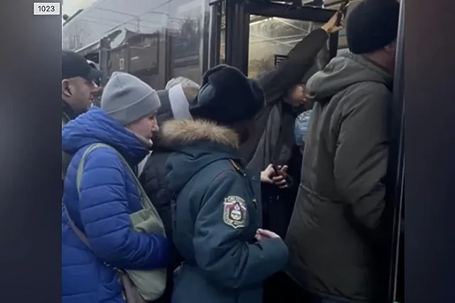 Жители Екатеринбурга устраивают давки в автобусах их-за отсутствия трамваев