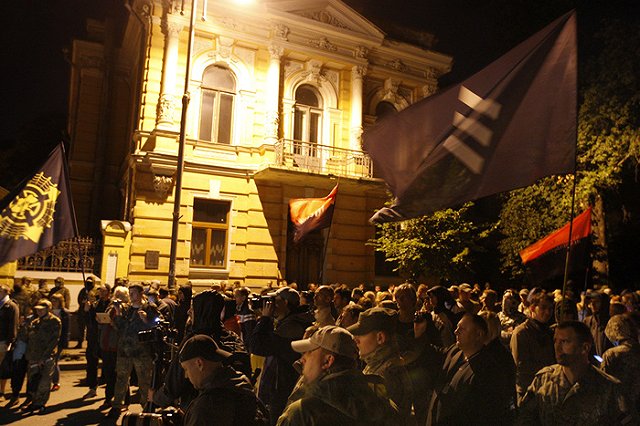 «Правый сектор» потребовал отставки Авакова