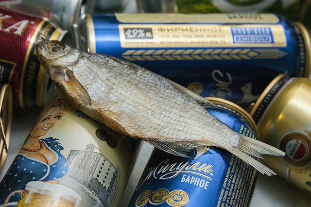 Жители поселка Исток в Свердловской области целый год пьют бесплатное пиво