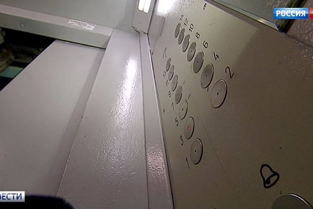 В подмосковном Домодедове упал лифт с женщиной и ребенком