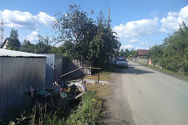 Старшая сестра на мотоцикле «прокатила» 8-летнего брата до палаты реанимации