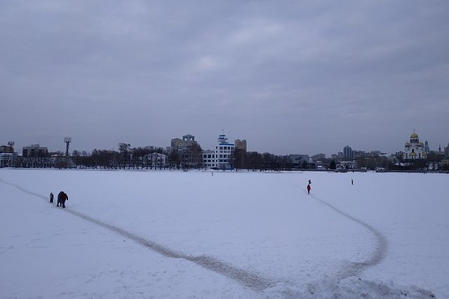 Сокращая путь — сокращаешь жизнь. Под лед Городского пруда провалился мужчина